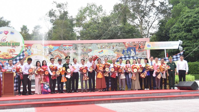 Hướng về biên cương Tổ quốc- Ảnh 3. Hướng về biên cương Tổ quốc- Ảnh 3.