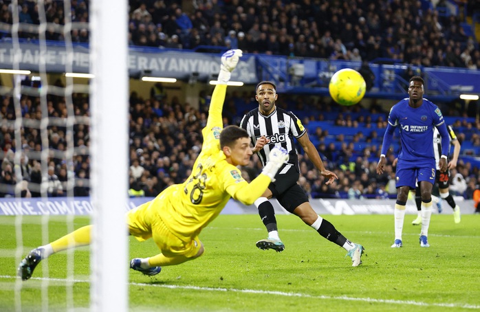 Công thần thành "tội đồ", Newcastle thua đau Chelsea ở tứ kết League Cup- Ảnh 2. Công thần thành "tội đồ", Newcastle thua đau Chelsea ở tứ kết League Cup- Ảnh 2.