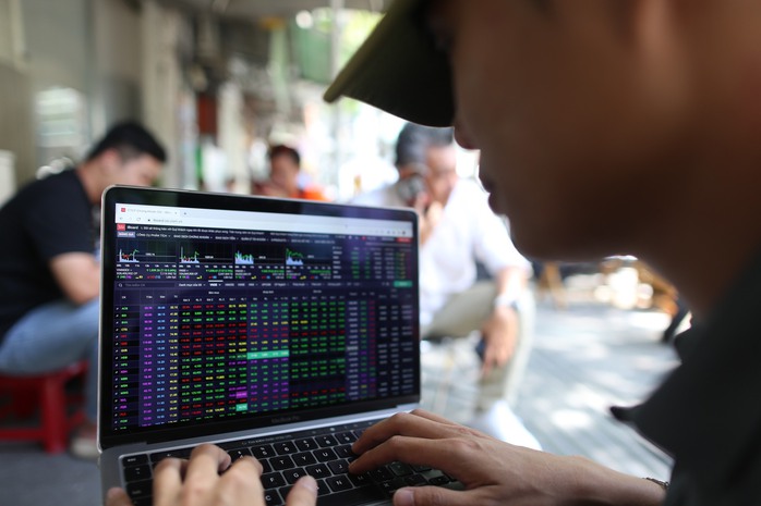 Chứng khoán ngày mai, 21-12: VN-Index trở lại 1.100 điểm, cơ hội cho nhà đầu tư "lướt sóng"?- Ảnh 1.