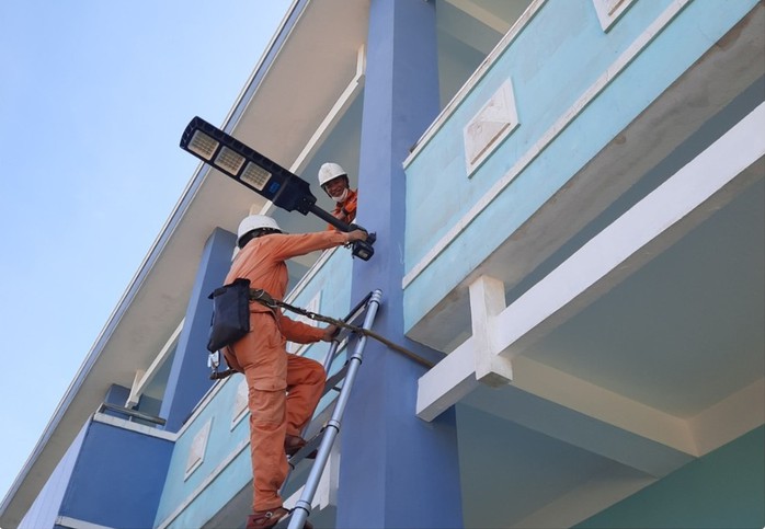 PC Quảng Nam triển khai chương trình “Tháng tri ân khách hàng năm 2023”- Ảnh 2. PC Quảng Nam triển khai chương trình “Tháng tri ân khách hàng năm 2023”- Ảnh 2.