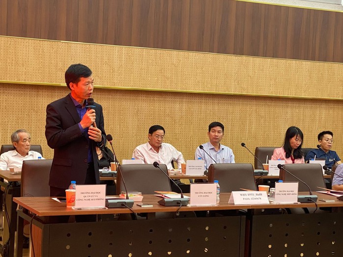 Các đại biểu phát biểu tại tọa đàm Các đại biểu phát biểu tại tọa đàm