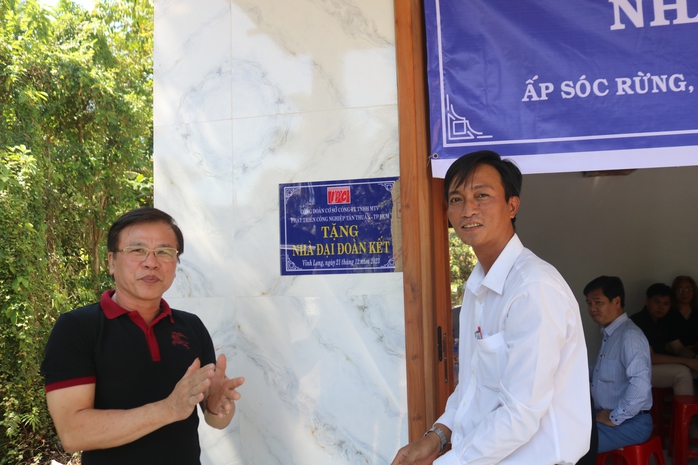 Công đoàn Công ty IPC trao nhà cho hộ khó khăn tại Vĩnh Long- Ảnh 2. Công đoàn Công ty IPC trao nhà cho hộ khó khăn tại Vĩnh Long- Ảnh 2.