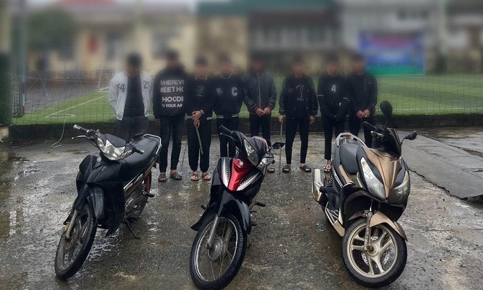Vô cớ chém người, 8 thanh thiếu niên bị khởi tố- Ảnh 1. Vô cớ chém người, 8 thanh thiếu niên bị khởi tố- Ảnh 1.
