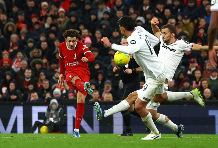 Thắng đậm West Ham, Liverpool đoạt vé bán kết League Cup- Ảnh 3. Thắng đậm West Ham, Liverpool đoạt vé bán kết League Cup- Ảnh 3.