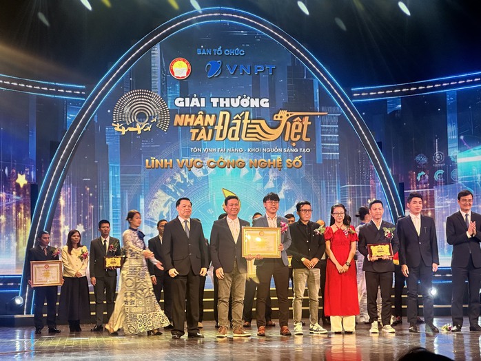 Dự án Chống lừa đảo của Hiếu PC nhận giải thưởng Nhân tài Đất Việt- Ảnh 1. Dự án Chống lừa đảo của Hiếu PC nhận giải thưởng Nhân tài Đất Việt- Ảnh 1.