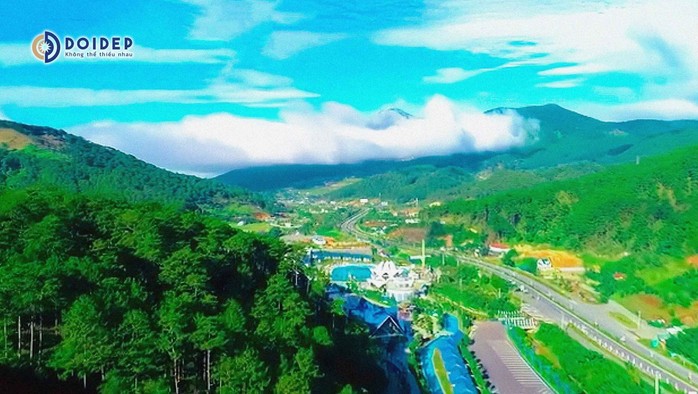 Người dân Lâm Đồng lần đầu tiên xem bắn pháo hoa nghệ thuật tại khu vực Đèo Prenn- Ảnh 4. Người dân Lâm Đồng lần đầu tiên xem bắn pháo hoa nghệ thuật tại khu vực Đèo Prenn- Ảnh 4.