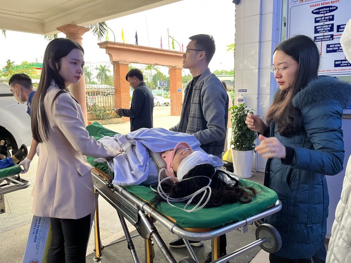 Thông tin mới vụ nhiều học sinh bị thương do trần lớp học sập- Ảnh 2. Thông tin mới vụ nhiều học sinh bị thương do trần lớp học sập- Ảnh 2.