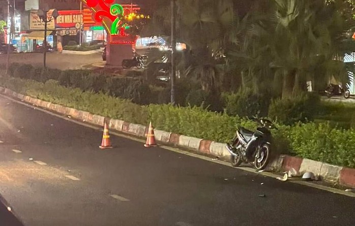 Học sinh chạy xe máy tông trúng cô giáo, cả 2 cùng chấn thương sọ não- Ảnh 1. Học sinh chạy xe máy tông trúng cô giáo, cả 2 cùng chấn thương sọ não- Ảnh 1.
