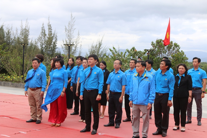 Khánh Hoà: Dâng hương tưởng niệm chiến sĩ Gạc Ma- Ảnh 1. Khánh Hoà: Dâng hương tưởng niệm chiến sĩ Gạc Ma- Ảnh 1.