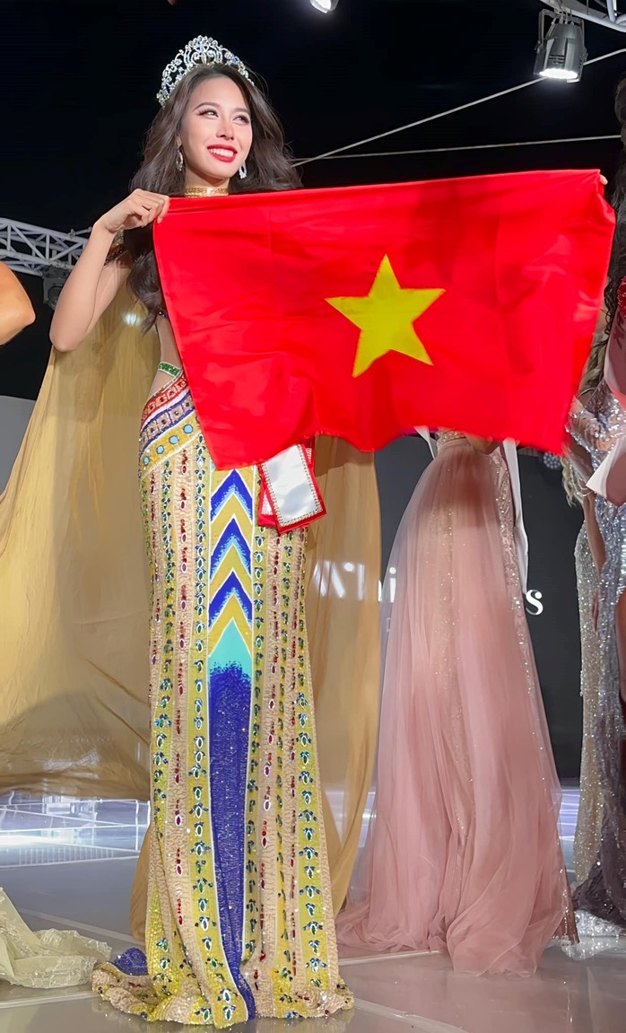 Nhan sắc Việt thăng hạng trên trường quốc tế
- Ảnh 2. Nhan sắc Việt thăng hạng trên trường quốc tế
- Ảnh 2.