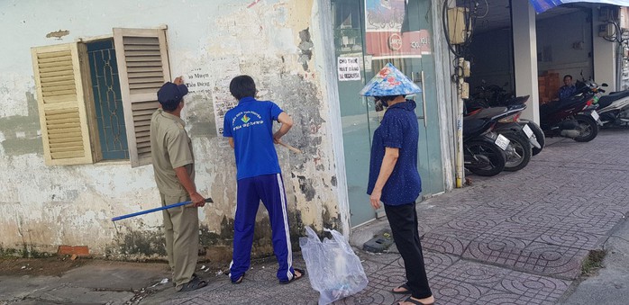 Nhức mắt với quảng cáo "bẩn"- Ảnh 3. Nhức mắt với quảng cáo "bẩn"- Ảnh 3.