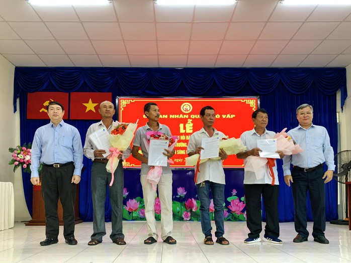 5 hộ dân đầu tiên trong dự án rạch Xuyên Tâm nhận gần 23 tỉ đồng- Ảnh 2.