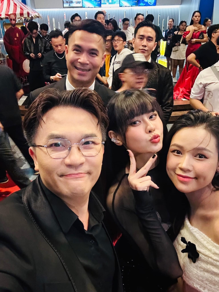 Đại Nghĩa, Cát Phượng sợ hãi khi xem "Quỷ cẩu"- Ảnh 2. Đại Nghĩa, Cát Phượng sợ hãi khi xem "Quỷ cẩu"- Ảnh 2.