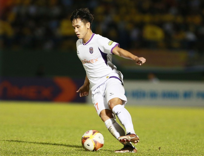 Võ Minh Trọng là người ghi bàn duy nhất chiều tối 22-12, giúp B.Bình Dương xây chắc ngôi đầu bảng Ảnh: QUỐC AN Võ Minh Trọng là người ghi bàn duy nhất chiều tối 22-12, giúp B.Bình Dương xây chắc ngôi đầu bảng Ảnh: QUỐC AN
