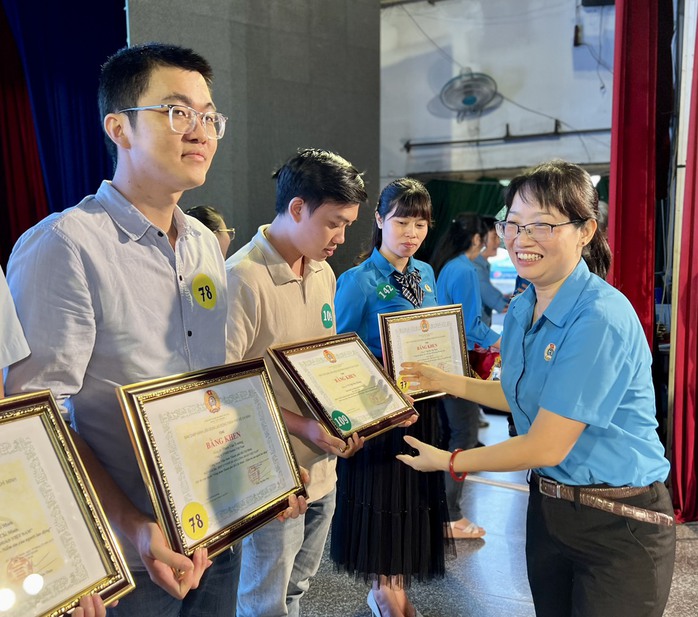 Hơn 376.000 lượt thí sinh tham gia hội thi trực tuyến tìm hiểu về Tổ chức Công đoàn Việt Nam- Ảnh 3.