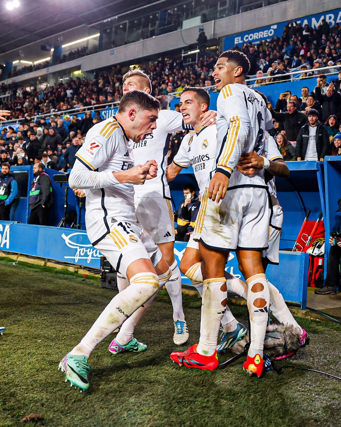 Chiến thắng kịch tính Alaves, Real Madrid chính thức vô địch lượt đi La Liga- Ảnh 2. Chiến thắng kịch tính Alaves, Real Madrid chính thức vô địch lượt đi La Liga- Ảnh 2.