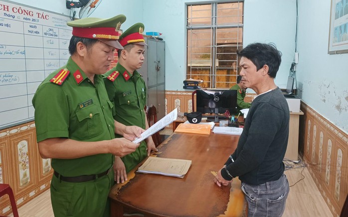 Bắt kẻ khống chế người tình cũ, đưa vào nhà nghỉ hiếp dâm- Ảnh 1. Bắt kẻ khống chế người tình cũ, đưa vào nhà nghỉ hiếp dâm- Ảnh 1.