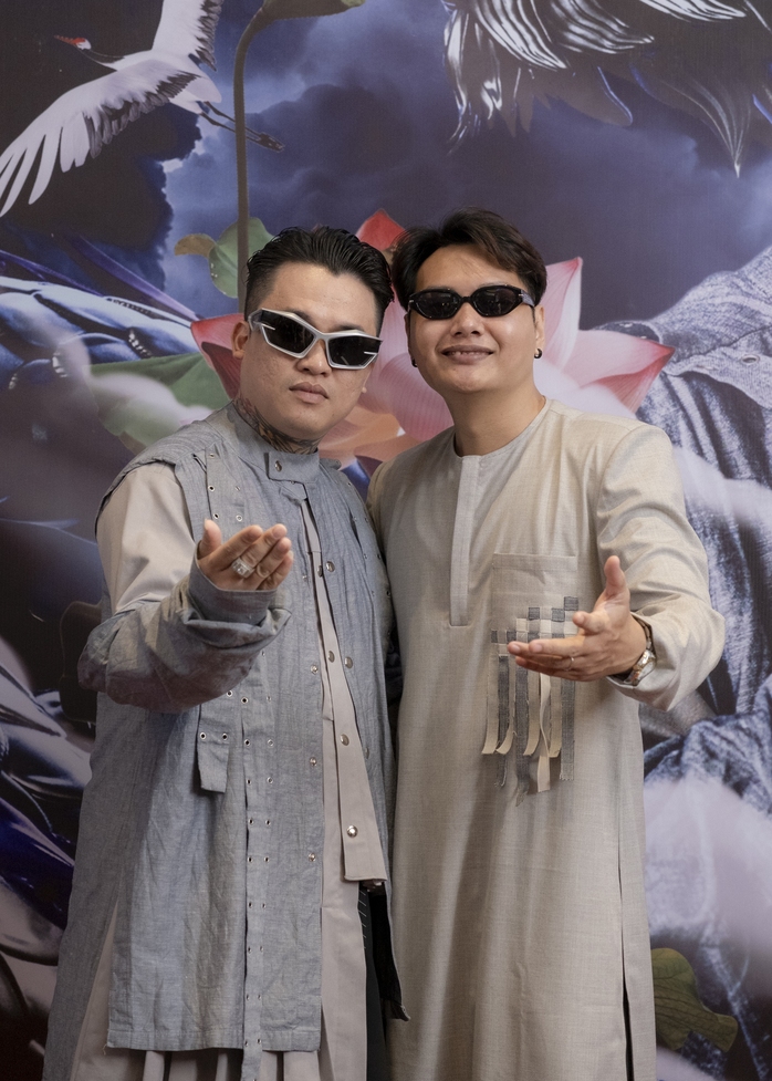 Chủ nhân bản hit "Khuê Mộc Lang" gây sốt
- Ảnh 1. Chủ nhân bản hit "Khuê Mộc Lang" gây sốt
- Ảnh 1.