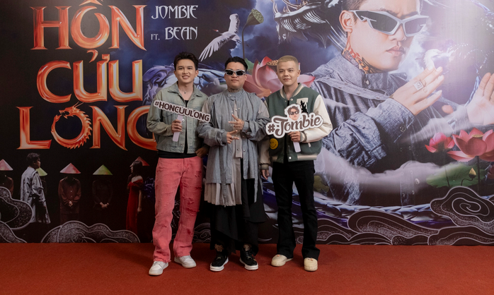 Chủ nhân bản hit "Khuê Mộc Lang" gây sốt
- Ảnh 2. Chủ nhân bản hit "Khuê Mộc Lang" gây sốt
- Ảnh 2.