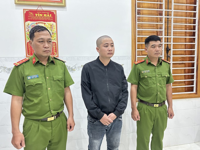 Bắt giữ quản lý siêu thị và trợ lý tham ô tài sản- Ảnh 1. Bắt giữ quản lý siêu thị và trợ lý tham ô tài sản- Ảnh 1.