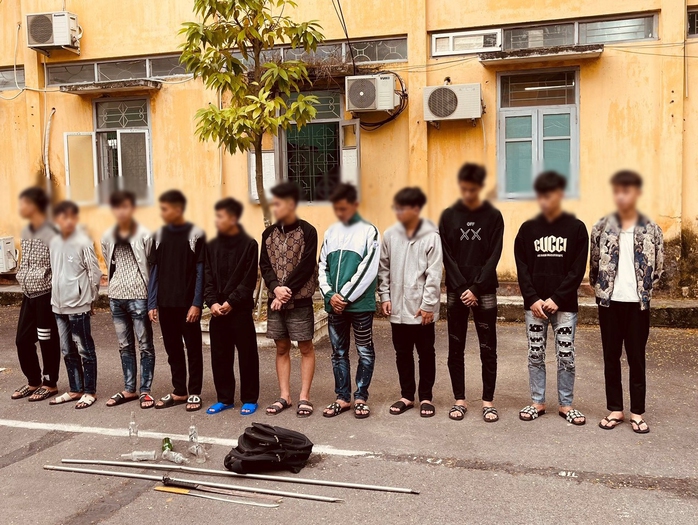 Hàng chục thanh, thiếu niên và học sinh lao vào "hỗn chiến" - Ảnh 1. Hàng chục thanh, thiếu niên và học sinh lao vào "hỗn chiến" - Ảnh 1.