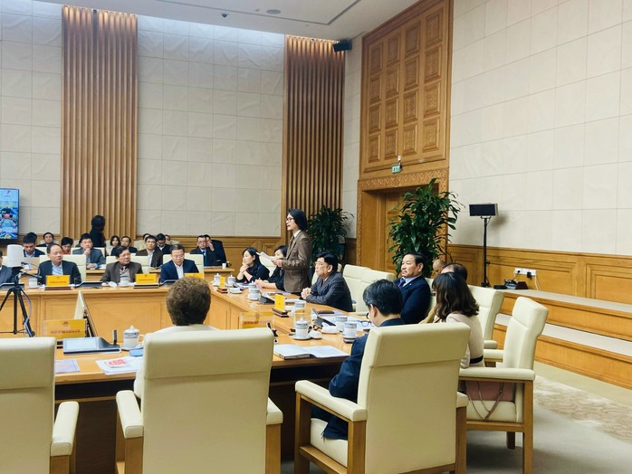 Đạo diễn Hoàng Nhật Nam: "Công ty Sen Vàng lấy lỗ làm lời"
- Ảnh 4. Đạo diễn Hoàng Nhật Nam: "Công ty Sen Vàng lấy lỗ làm lời"
- Ảnh 4.