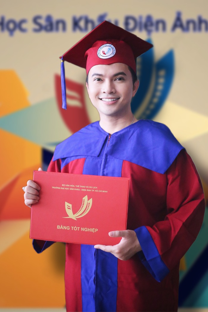 Nam Cường miệt mài học cao học, chuẩn bị liveshow miễn phí- Ảnh 2. Nam Cường miệt mài học cao học, chuẩn bị liveshow miễn phí- Ảnh 2.