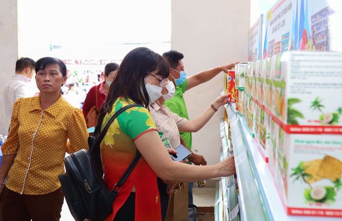 Hàng tỉ đồng chăm lo cho người lao động khó khăn- Ảnh 3. Hàng tỉ đồng chăm lo cho người lao động khó khăn- Ảnh 3.