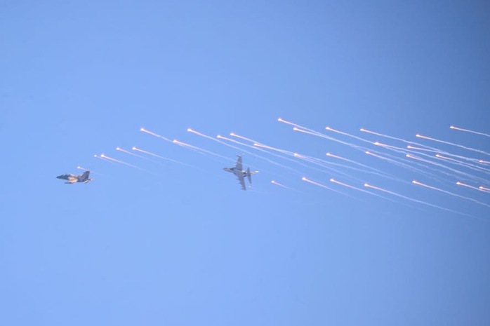 Thủ tướng Phạm Minh Chính dự diễn tập chiến thuật bắn đạn thật có Su-30MKII- Ảnh 5. Thủ tướng Phạm Minh Chính dự diễn tập chiến thuật bắn đạn thật có Su-30MKII- Ảnh 5.