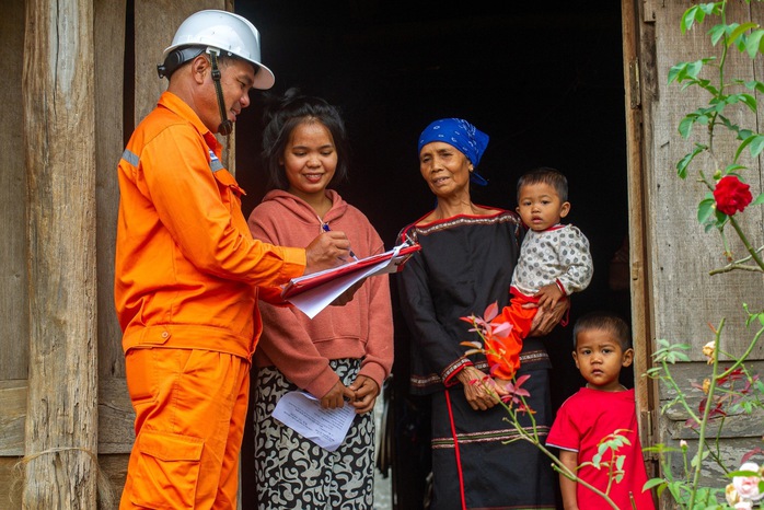 EVNCPC triển khai chương trình Tri ân khách hàng- Ảnh 2. EVNCPC triển khai chương trình Tri ân khách hàng- Ảnh 2.