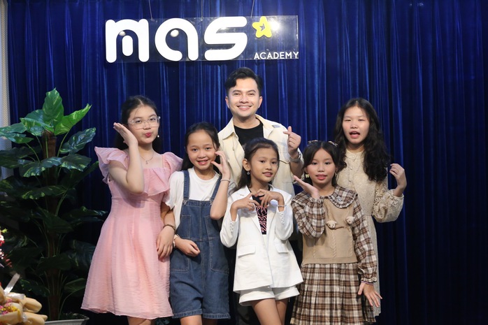 Nam Cường miệt mài học cao học, chuẩn bị liveshow miễn phí- Ảnh 7. Nam Cường miệt mài học cao học, chuẩn bị liveshow miễn phí- Ảnh 7.
