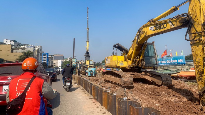 Toàn cảnh các công trình khiến giao thông Hà Nội ùn tắc- Ảnh 11. Toàn cảnh các công trình khiến giao thông Hà Nội ùn tắc- Ảnh 11.