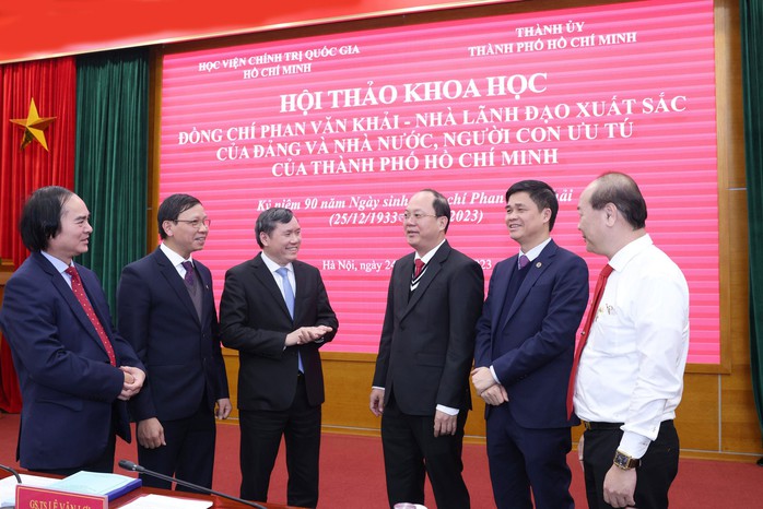Thủ tướng Phan Văn Khải luôn quan tâm đến người lao động- Ảnh 2. Thủ tướng Phan Văn Khải luôn quan tâm đến người lao động- Ảnh 2.
