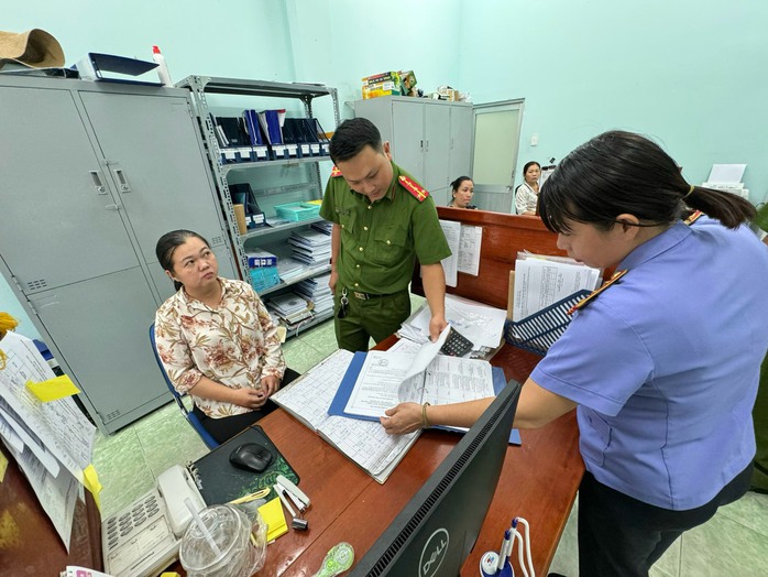Công an TP HCM khởi tố Giám đốc Chi cục Đăng kiểm Long An- Ảnh 4. Công an TP HCM khởi tố Giám đốc Chi cục Đăng kiểm Long An- Ảnh 4.