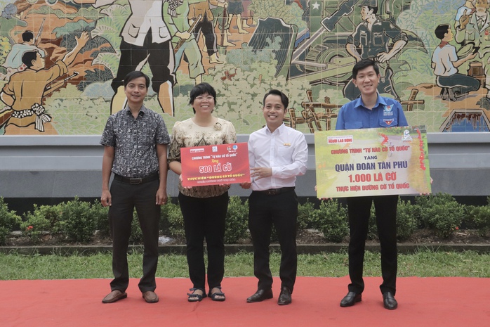 TP HCM: Ra mắt "Đường cờ Tổ quốc" tại 2 phường anh hùng - Ảnh 4. TP HCM: Ra mắt "Đường cờ Tổ quốc" tại 2 phường anh hùng - Ảnh 4.