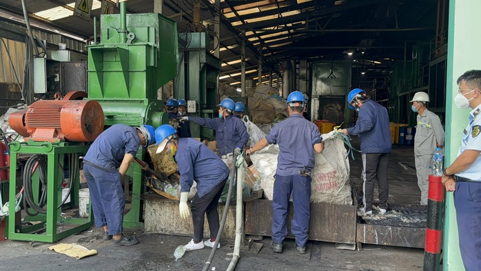 TP HCM: Phát hiện gần 25 tấn nội tạng động vật không hạn sử dụng- Ảnh 3. TP HCM: Phát hiện gần 25 tấn nội tạng động vật không hạn sử dụng- Ảnh 3.