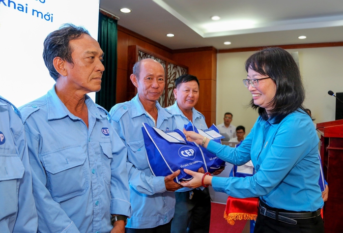Ngăn tín dụng đen tiếp cận người lao động- Ảnh 1. Ngăn tín dụng đen tiếp cận người lao động- Ảnh 1.