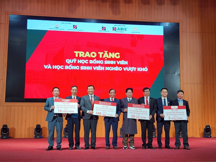 Trường ĐH Luật - ĐH Huế hợp tác với Agribank miền Trung- Ảnh 2. Trường ĐH Luật - ĐH Huế hợp tác với Agribank miền Trung- Ảnh 2.