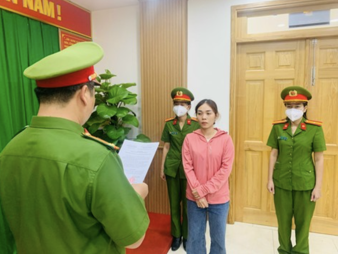 Công an TP HCM phát hiện sai phạm tại phòng giao dịch một ngân hàng- Ảnh 3. Công an TP HCM phát hiện sai phạm tại phòng giao dịch một ngân hàng- Ảnh 3.