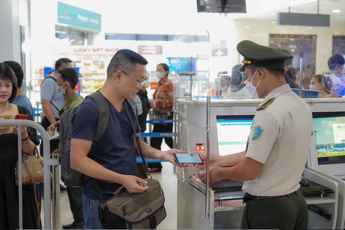 Năm 2024, triển khai ứng dụng xác thực sinh trắc học toàn phần đối với khách đi máy bay- Ảnh 1. Năm 2024, triển khai ứng dụng xác thực sinh trắc học toàn phần đối với khách đi máy bay- Ảnh 1.