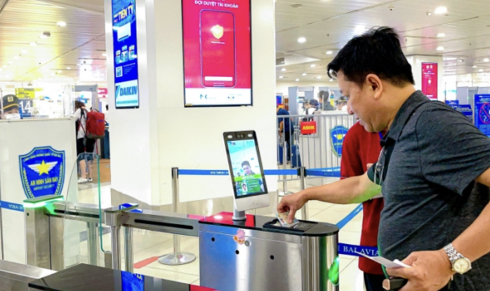 Năm 2024, triển khai ứng dụng xác thực sinh trắc học toàn phần đối với khách đi máy bay- Ảnh 2. Năm 2024, triển khai ứng dụng xác thực sinh trắc học toàn phần đối với khách đi máy bay- Ảnh 2.