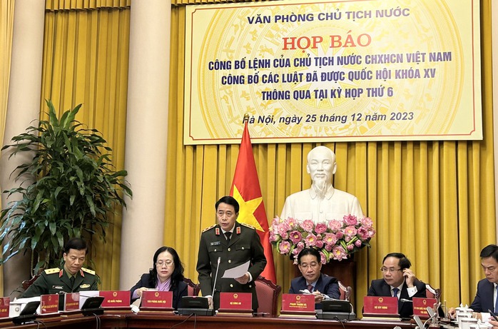 Bỏ quê quán và vân tay trên thẻ căn cước từ 1-7-2024- Ảnh 1. Bỏ quê quán và vân tay trên thẻ căn cước từ 1-7-2024- Ảnh 1.