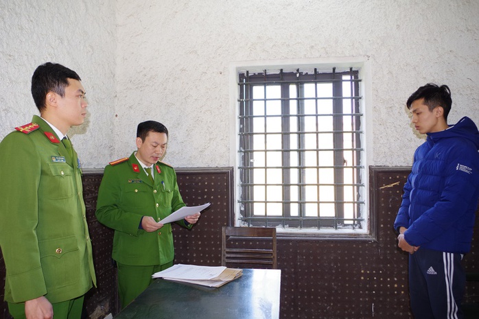 Tông 2 CSGT bị thương, tài xế "thông chốt" kiểm tra nồng độ cồn bị khởi tố tội giết người- Ảnh 1. Tông 2 CSGT bị thương, tài xế "thông chốt" kiểm tra nồng độ cồn bị khởi tố tội giết người- Ảnh 1.