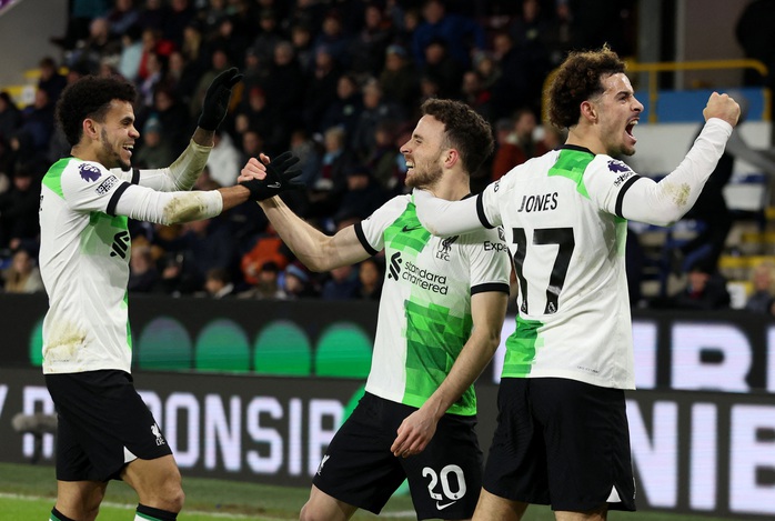 Liverpool đẳng cấp vượt trội, chiếm ngôi đầu bảng Ngoại hạng Anh- Ảnh 3. Liverpool đẳng cấp vượt trội, chiếm ngôi đầu bảng Ngoại hạng Anh- Ảnh 3.