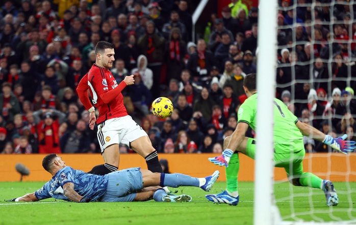 Hojlund nổ súng, Man United quật ngã Aston Villa ngày Lễ tặng quà- Ảnh 3. Hojlund nổ súng, Man United quật ngã Aston Villa ngày Lễ tặng quà- Ảnh 3.