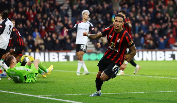 Bournemouth tiếp tục thăng hoa, đẩy Chelsea ra khỏi tốp 10- Ảnh 2. Bournemouth tiếp tục thăng hoa, đẩy Chelsea ra khỏi tốp 10- Ảnh 2.