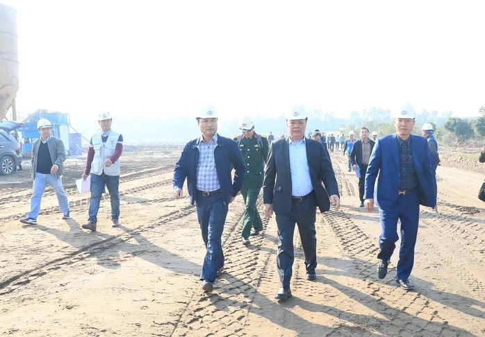 Bí thư Hà Nội thị sát, kiểm tra tiến độ dự án vành đai 4 gần 86 ngàn tỉ đồng- Ảnh 1. Bí thư Hà Nội thị sát, kiểm tra tiến độ dự án vành đai 4 gần 86 ngàn tỉ đồng- Ảnh 1.