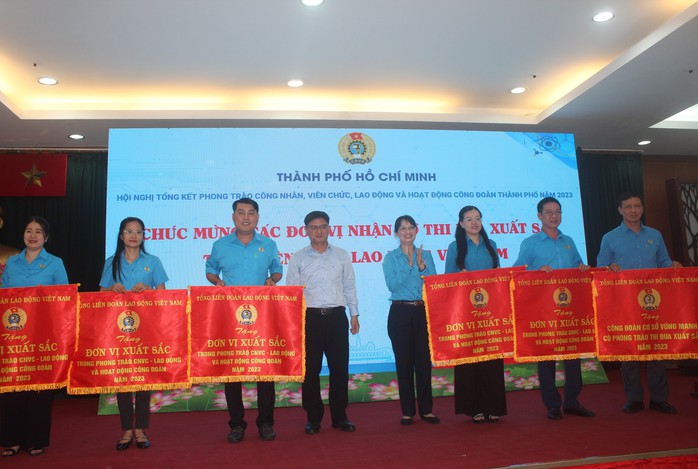 Công đoàn TP HCM: Nhiều giải pháp hỗ trợ công nhân mất việc, giảm giờ làm- Ảnh 4. Công đoàn TP HCM: Nhiều giải pháp hỗ trợ công nhân mất việc, giảm giờ làm- Ảnh 4.