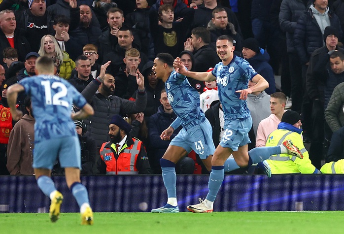 Hojlund nổ súng, Man United quật ngã Aston Villa ngày Lễ tặng quà- Ảnh 2. Hojlund nổ súng, Man United quật ngã Aston Villa ngày Lễ tặng quà- Ảnh 2.