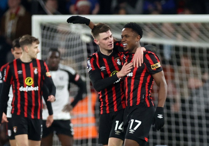 Bournemouth tiếp tục thăng hoa, đẩy Chelsea ra khỏi tốp 10- Ảnh 3. Bournemouth tiếp tục thăng hoa, đẩy Chelsea ra khỏi tốp 10- Ảnh 3.